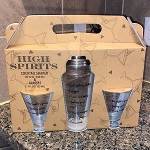 High Spirits Martini Mix Glass Cocktail Shaker And 2 Glasses, 29 FL oz shaker 🍸